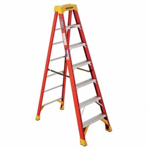 WERNER FIBERGLASS STEP LADDER 7FT 6207
