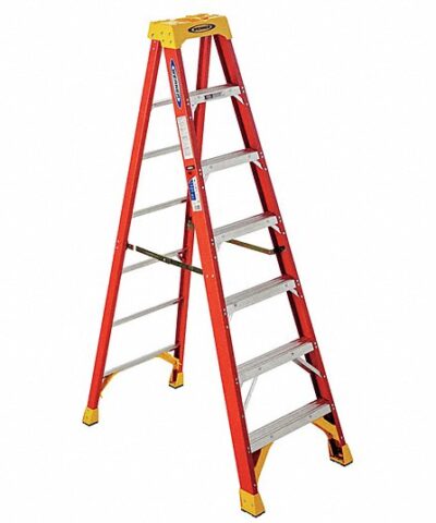 WERNER FIBERGLASS STEP LADDER 7FT 6207