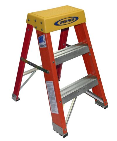 WERNER FIBERGLASS STEP STOOL 2FT – 6202